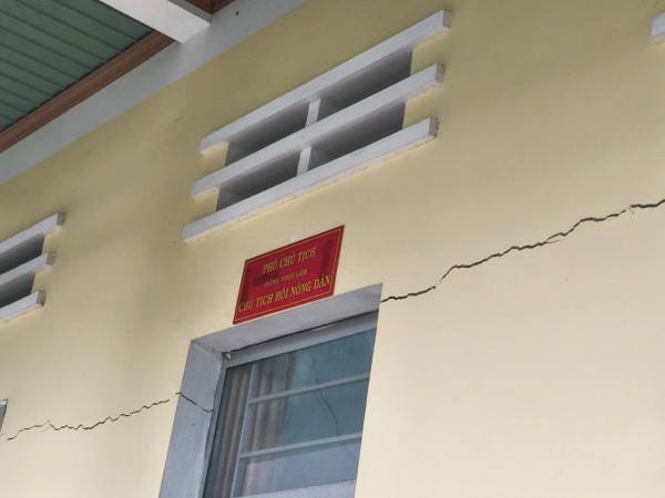 Nứt hàng loạt công trình ở Gia Lai sau tiếng nổ dưới lòng đất Nứt hàng loạt công trình ở Gia Lai sau tiếng nổ dưới lòng đất