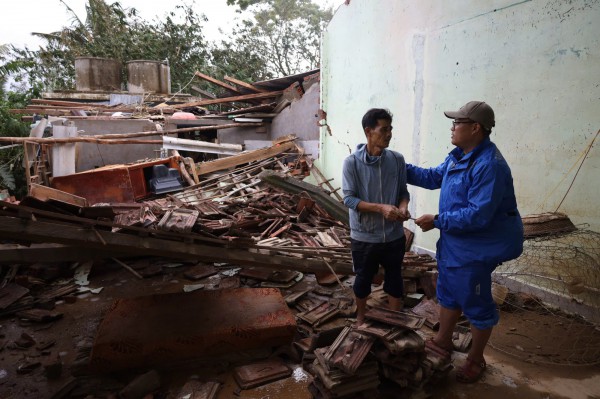 PV Thanh Niên nơi rốn lũ miền Trung: Vừa đưa tin vừa kết nối nhân ái