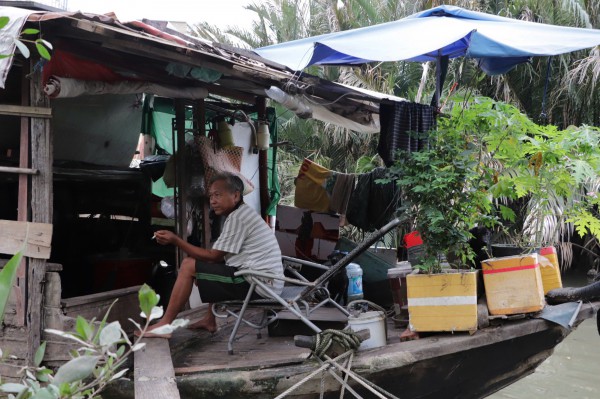 Phận đời ven kênh ở TP.HCM: 20 năm lênh đênh sông nước Phận đời ven kênh ở TP.HCM: 20 năm lênh đênh sông nước