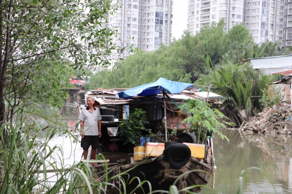 Phận đời ven kênh ở TP.HCM: 20 năm lênh đênh sông nước Phận đời ven kênh ở TP.HCM: 20 năm lênh đênh sông nước