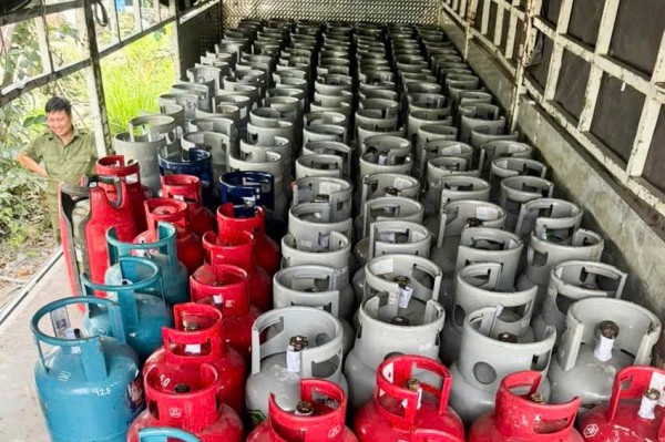 Phát hiện, tạm giữ hàng trăm bình gas không rõ nguồn gốc ở Tây Ninh
