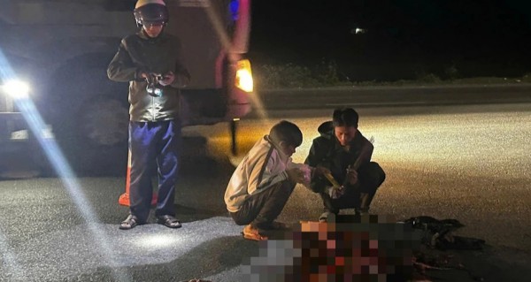 Phát hiện thi thể nam giới không nguyên vẹn trên QL1, nghi liên quan đến xe chở quặng Phát hiện thi thể nam giới không nguyên vẹn trên QL1, nghi liên quan đến xe chở quặng