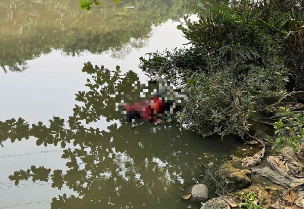 Phát hiện thi thể nam giới mặc áo in 'Ban Chỉ huy Quân sự phường Phú Lâm'