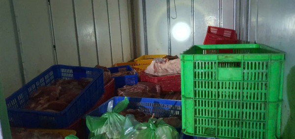 Phát hiện xe chở 250 kg thịt heo không rõ nguồn gốc giữa đêm ở TP.HCM