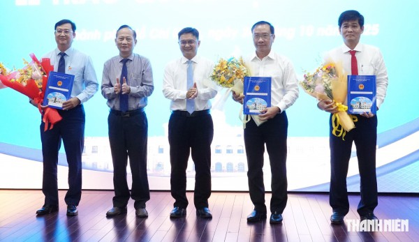 Phó bí thư Đảng ủy UBND TP.HCM nhận nhiệm vụ mới Phó bí thư Đảng ủy UBND TP.HCM nhận nhiệm vụ mới