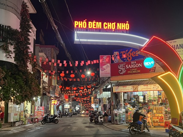 Phố đêm Chợ Nhỏ ở Pleiku sớm rơi vào cảnh đìu hiu