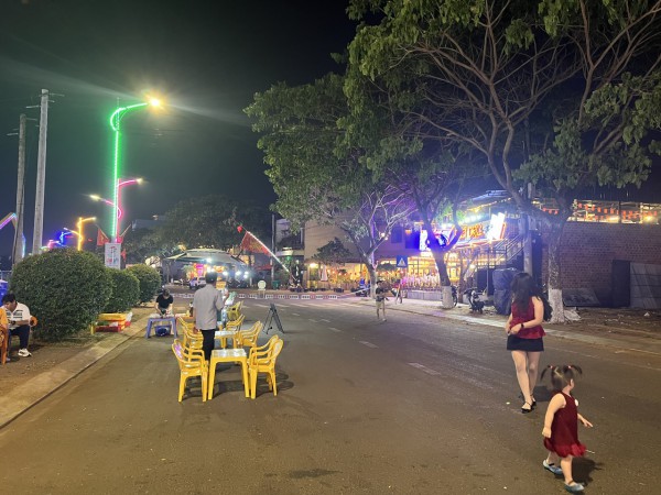 Phố đêm Chợ Nhỏ ở Pleiku sớm rơi vào cảnh đìu hiu