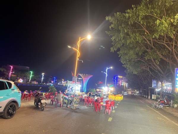 Phố đêm Chợ Nhỏ ở Pleiku sớm rơi vào cảnh đìu hiu