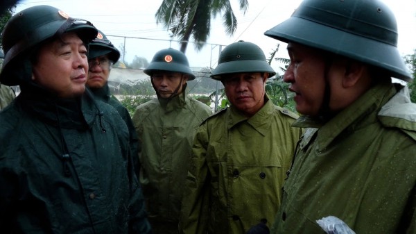 Phó thủ tướng Hồ Quốc Dũng: Huy động toàn lực cứu dân vùng lũ Đắk Lắk Phó thủ tướng Hồ Quốc Dũng: Huy động toàn lực cứu dân vùng lũ Đắk Lắk