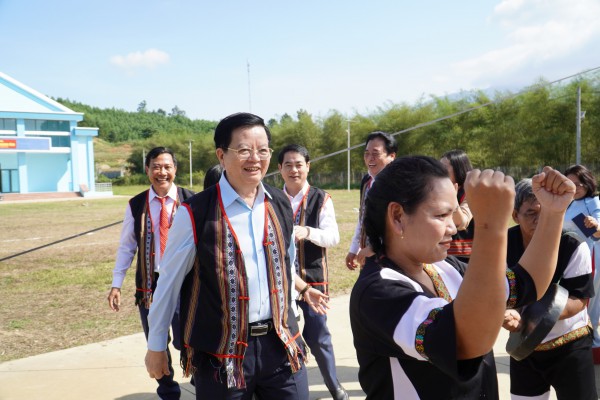 Phó thủ tướng Mai Văn Chính dự Ngày hội Đại đoàn kết tại tỉnh Khánh Hòa Phó thủ tướng Mai Văn Chính dự Ngày hội Đại đoàn kết tại tỉnh Khánh Hòa