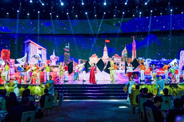 Phó thủ tướng Mai Văn Chính dự chương trình 'Đêm Việt Nam' tại TP.HCM Phó thủ tướng Mai Văn Chính dự chương trình 'Đêm Việt Nam' tại TP.HCM