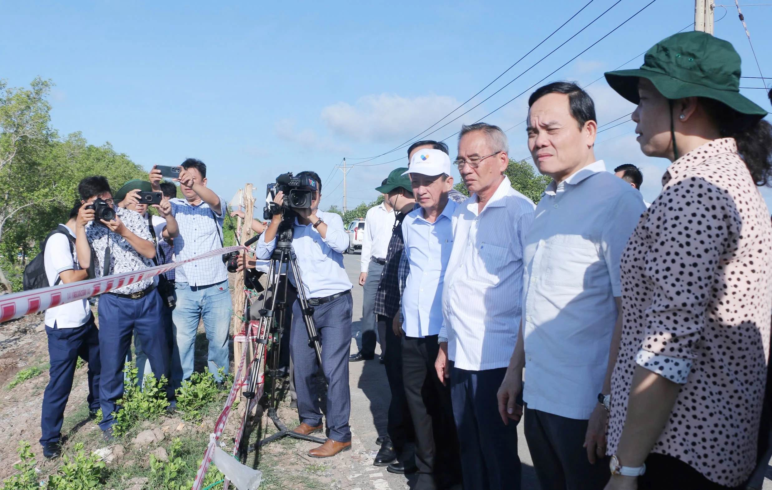 Phó thủ tướng Trần Lưu Quang làm việc với Bạc Liêu và Cà Mau về sạt lở