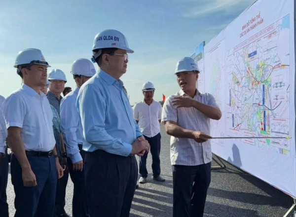 Phó thủ tướng kiểm tra dự án Vành đai 3 vượt sông Đồng Nai kết nối TP.HCM với Nhơn Trạch