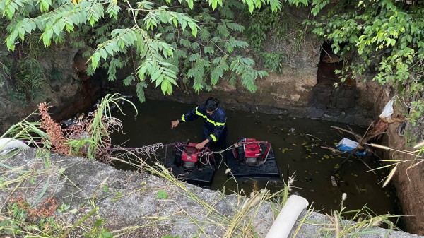 Phú Quốc: Cháy nhà kho, lực lượng chữa cháy căng mình chống lan sang rừng phòng hộ Phú Quốc: Cháy nhà kho, lực lượng chữa cháy căng mình chống lan sang rừng phòng hộ