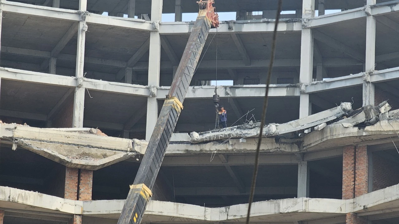 Phú Quốc: Hoàn tất tháo dỡ khách sạn 12 tầng xây dựng trái phép