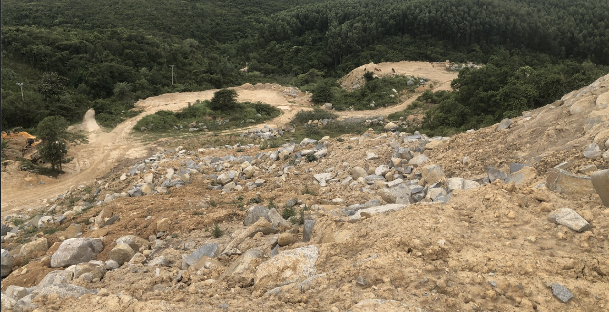 Phú Yên: Phát hiện mỏ đá bị tạm dừng hoạt động nhưng vẫn khai thác