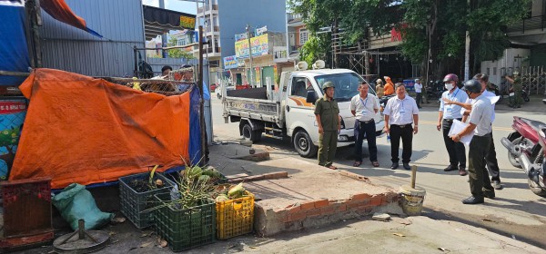 Phường Bình Tân ở TP.HCM 'dẹp loạn' lấn chiếm vỉa hè Phường Bình Tân ở TP.HCM 'dẹp loạn' lấn chiếm vỉa hè