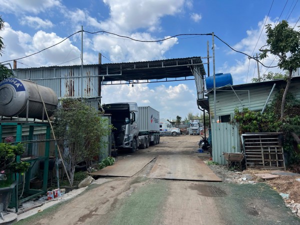 Phường Phước Long kiểm tra các bãi xe container tự phát trên đường Võ Chí Công