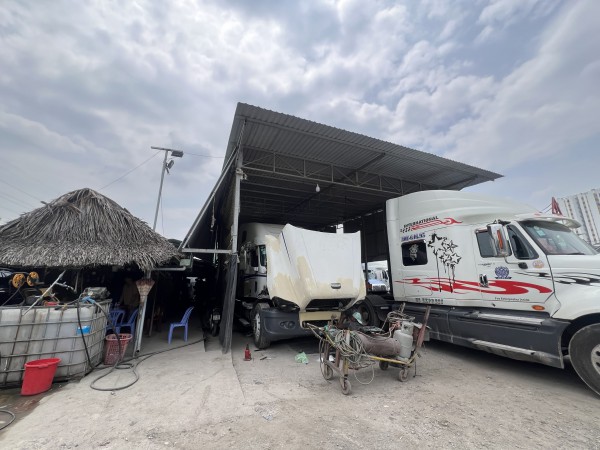 Phường Phước Long kiểm tra các bãi xe container tự phát trên đường Võ Chí Công