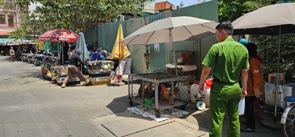 Phường Thạnh Mỹ Tây: Lắng nghe để xử lý dứt điểm lấn chiếm vỉa hè, lòng đường Phường Thạnh Mỹ Tây: Lắng nghe để xử lý dứt điểm lấn chiếm vỉa hè, lòng đường