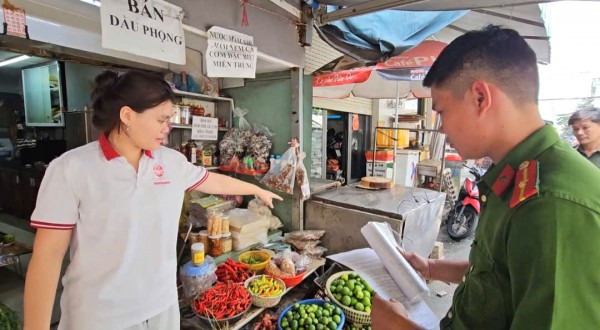Phường Thạnh Mỹ Tây: Lắng nghe để xử lý dứt điểm lấn chiếm vỉa hè, lòng đường Phường Thạnh Mỹ Tây: Lắng nghe để xử lý dứt điểm lấn chiếm vỉa hè, lòng đường