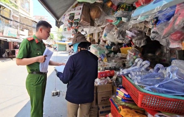 Phường Thạnh Mỹ Tây: Lắng nghe để xử lý dứt điểm lấn chiếm vỉa hè, lòng đường Phường Thạnh Mỹ Tây: Lắng nghe để xử lý dứt điểm lấn chiếm vỉa hè, lòng đường