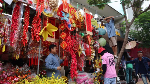 Phường, xã ở TP.HCM cam kết 'làm sạch' vỉa hè