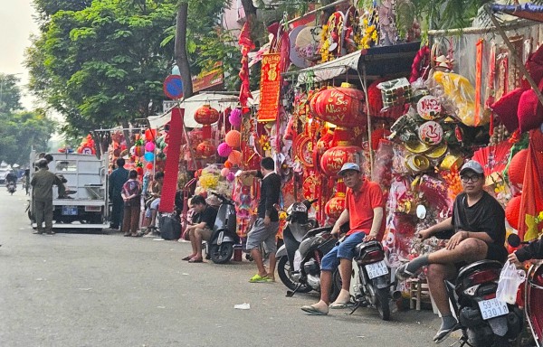 Phường, xã ở TP.HCM cam kết 'làm sạch' vỉa hè