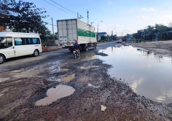 QL14B thi công chậm: Bí thư Đà Nẵng lệnh 'trảm' nhà thầu nếu tiếp tục chây ì QL14B thi công chậm: Bí thư Đà Nẵng lệnh 'trảm' nhà thầu nếu tiếp tục chây ì