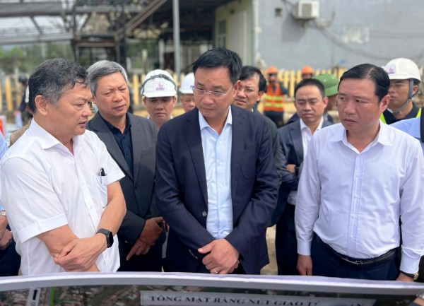 QL14B thi công chậm: Bí thư Đà Nẵng lệnh 'trảm' nhà thầu nếu tiếp tục chây ì QL14B thi công chậm: Bí thư Đà Nẵng lệnh 'trảm' nhà thầu nếu tiếp tục chây ì