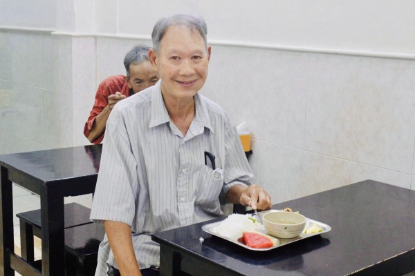 Quán cơm miễn phí gần bệnh viện và lời chúc lạ: ‘Mong không gặp lại’ Quán cơm miễn phí gần bệnh viện và lời chúc lạ: ‘Mong không gặp lại’