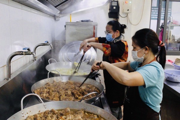 Quán cơm miễn phí gần bệnh viện và lời chúc lạ: ‘Mong không gặp lại’ Quán cơm miễn phí gần bệnh viện và lời chúc lạ: ‘Mong không gặp lại’