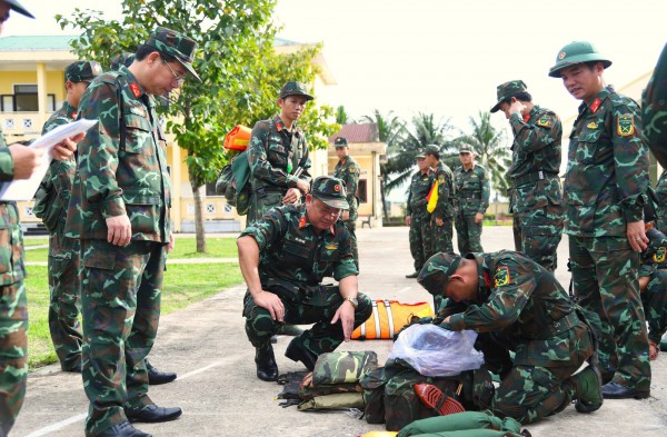 Quân khu 5 'cắm chốt' Quảng Ngãi, ứng phó bão Kalmaegi