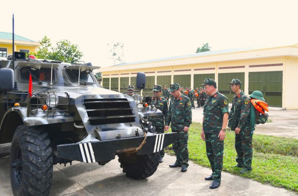 Quân khu 5 'cắm chốt' Quảng Ngãi, ứng phó bão Kalmaegi