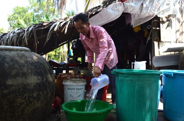 Quân khu 9 cấp nước sạch miễn phí cho người dân vùng khô hạn ở Cà Mau