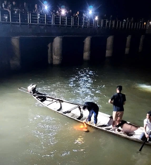 Quảng Bình: Hai học sinh tiểu học đuối nước ở khu vực cầu Mỹ Trung