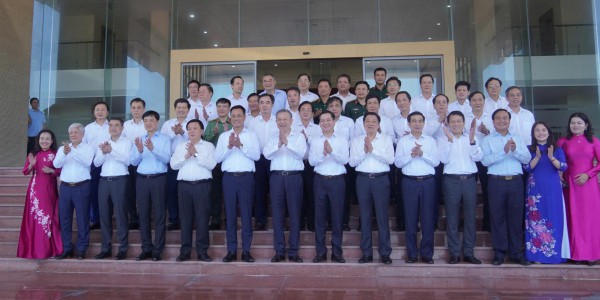 'Quảng Bình, Quảng Trị sẽ cùng viết trang sử mới của hợp nhất, kiến tạo tương lai' 'Quảng Bình, Quảng Trị sẽ cùng viết trang sử mới của hợp nhất, kiến tạo tương lai'