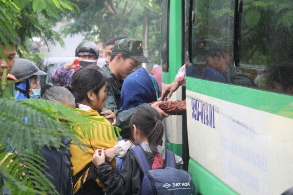 Quảng Nam lên kịch bản sơ tán hơn 200.000 người dân khi bão Trà Mi đổ bộ