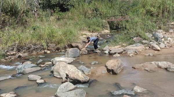 Quảng Ngãi: Băng rừng, vượt suối để đưa điện về Tu Thôn Quảng Ngãi: Băng rừng, vượt suối để đưa điện về Tu Thôn