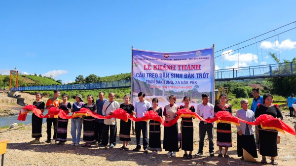 Quảng Ngãi: Cầu treo 540 triệu đồng nối nhịp vui đôi bờ Pô Kô Quảng Ngãi: Cầu treo 540 triệu đồng nối nhịp vui đôi bờ Pô Kô