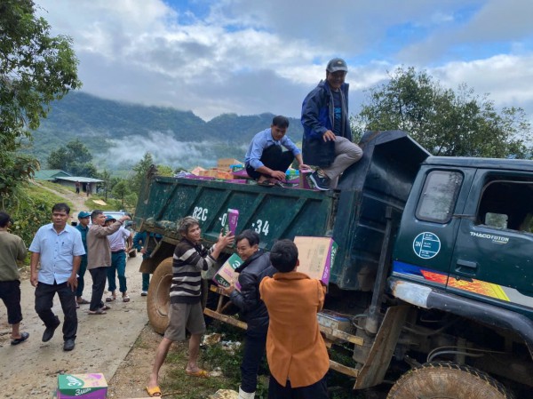 Quảng Ngãi: Gần 200 bộ đội mở đường vào 5 thôn bị cô lập ở xã Ngọc Linh Quảng Ngãi: Gần 200 bộ đội mở đường vào 5 thôn bị cô lập ở xã Ngọc Linh