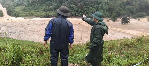 Quảng Ngãi: Gần 200 bộ đội mở đường vào 5 thôn bị cô lập ở xã Ngọc Linh Quảng Ngãi: Gần 200 bộ đội mở đường vào 5 thôn bị cô lập ở xã Ngọc Linh