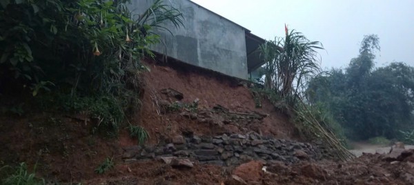 Quảng Ngãi: Giao thông miền núi bị ảnh hưởng trầm trọng do sạt lở sau mưa lớn Quảng Ngãi: Giao thông miền núi bị ảnh hưởng trầm trọng do sạt lở sau mưa lớn