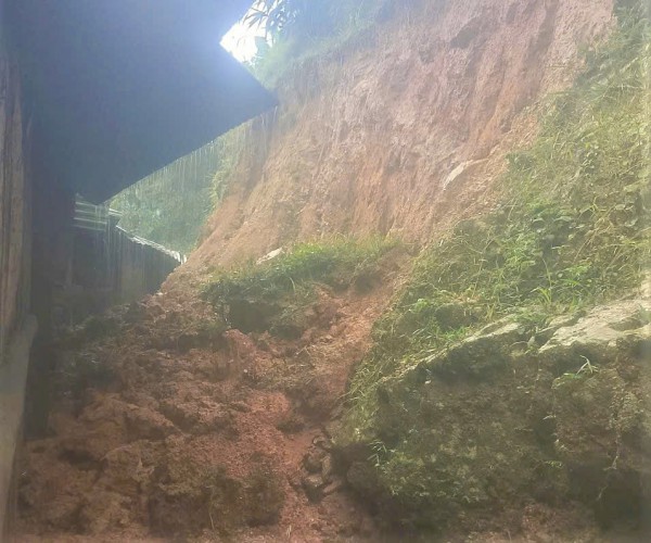 Quảng Ngãi: Giao thông miền núi bị ảnh hưởng trầm trọng do sạt lở sau mưa lớn Quảng Ngãi: Giao thông miền núi bị ảnh hưởng trầm trọng do sạt lở sau mưa lớn