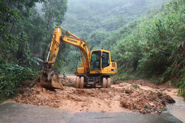 Quảng Ngãi: Hơn 120 tuyến đường bị sạt lở ở vị trí nào? Quảng Ngãi: Hơn 120 tuyến đường bị sạt lở ở vị trí nào?