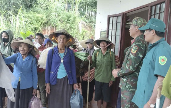 Quảng Ngãi: Nứt núi Gò Oát, di dời khẩn cấp 61 hộ dân Quảng Ngãi: Nứt núi Gò Oát, di dời khẩn cấp 61 hộ dân