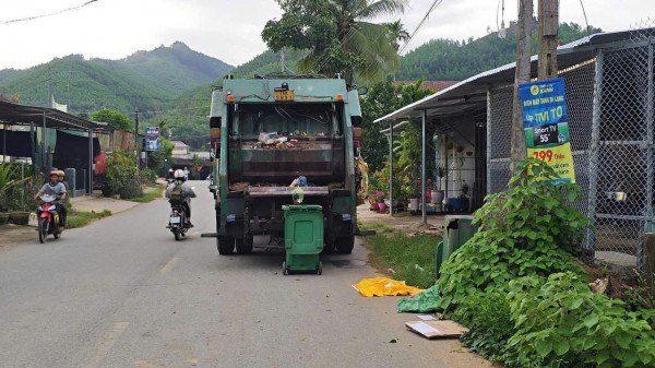 Quảng Ngãi: Phát hiện thi thể trẻ sơ sinh bị bỏ trong thùng rác Quảng Ngãi: Phát hiện thi thể trẻ sơ sinh bị bỏ trong thùng rác