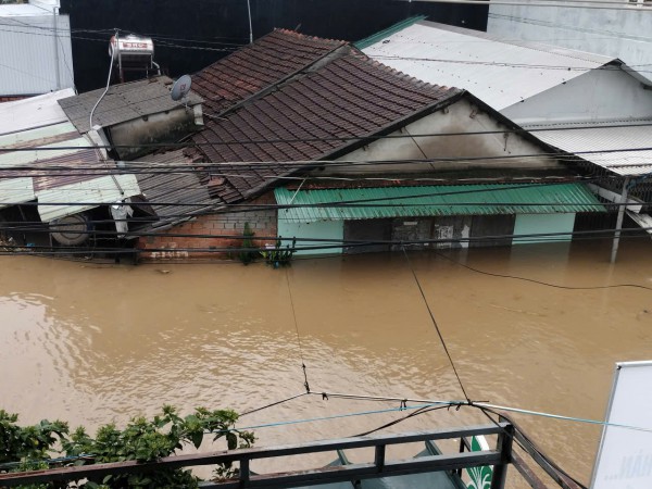 Quảng Ngãi: Tạm dừng lưu thông qua cầu Trà Khúc 1 do nước lũ dâng cao Quảng Ngãi: Tạm dừng lưu thông qua cầu Trà Khúc 1 do nước lũ dâng cao