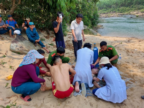 Quảng Ngãi: Tắm sông, một người bị đuối nước tử vong