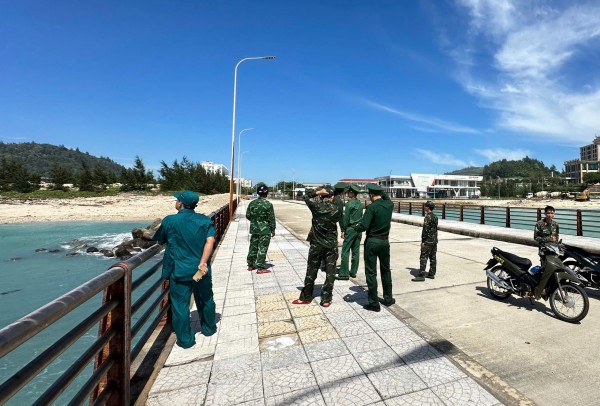 Quảng Ngãi: Trực thăng tìm kiếm 3 người mất tích ở đặc khu Lý Sơn